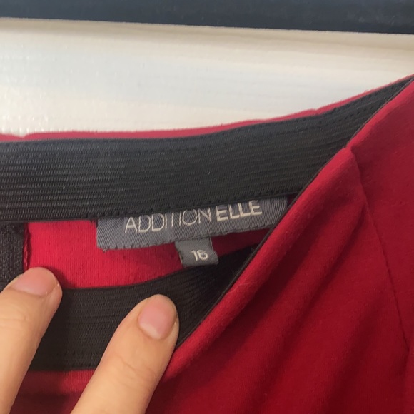 Red pencil skirt with zipper back detail - Picture 2 of 4